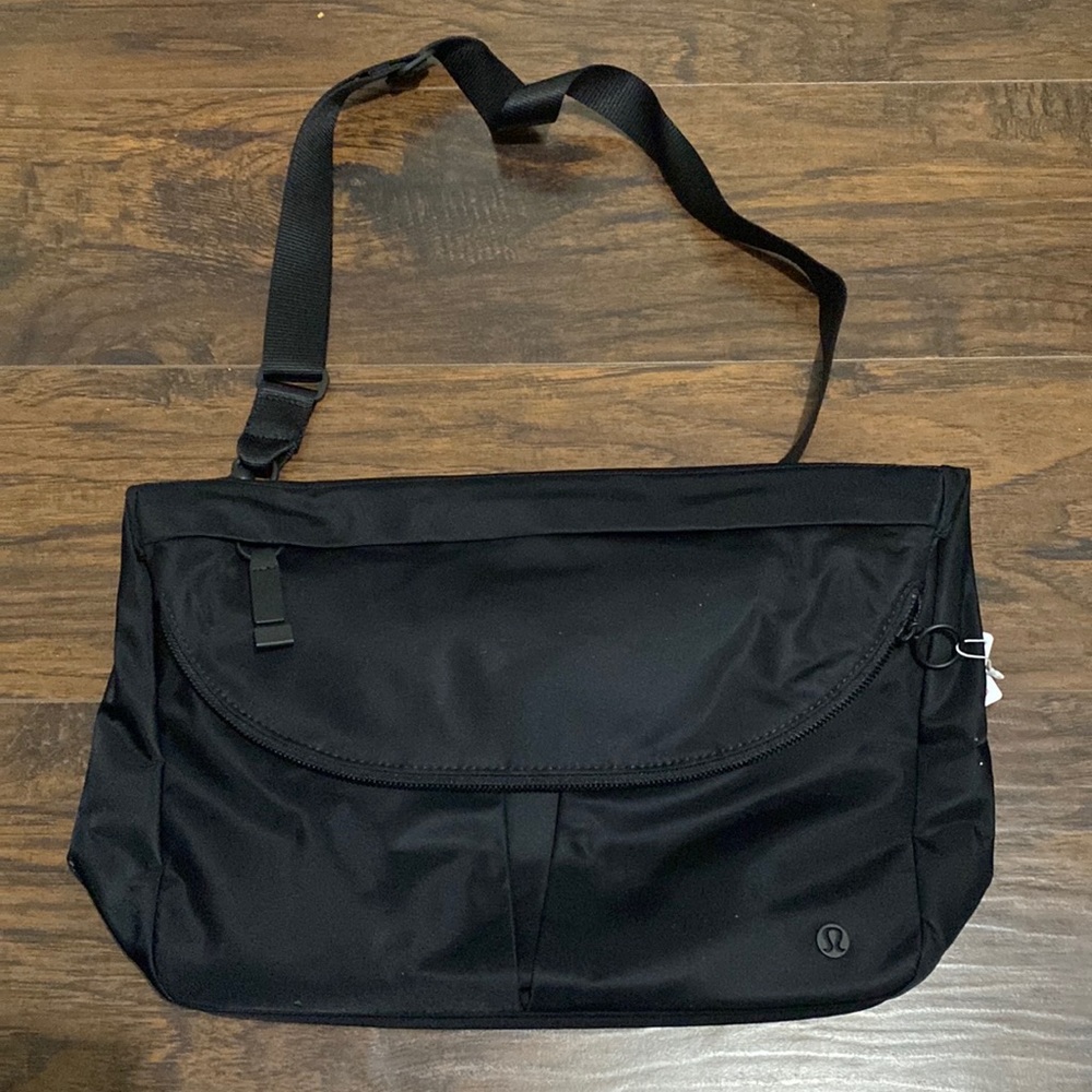 BRAND NEW lululemon all night festival (bag large)